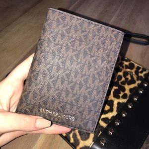 BRAND NEW Michael Kors Passport Wallet